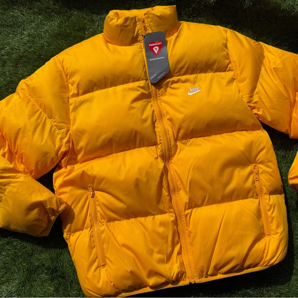 FB7368-739 | Medium | Nike Sportswear Club Men's Puffer Jacket | PrimaLoft®
